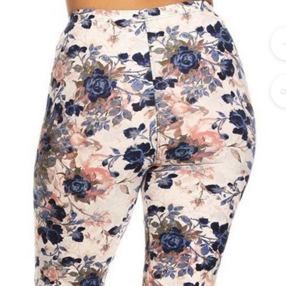 Jessica Simpson Plus Size Wild Flora Capri Legging - Picture 1 of 10